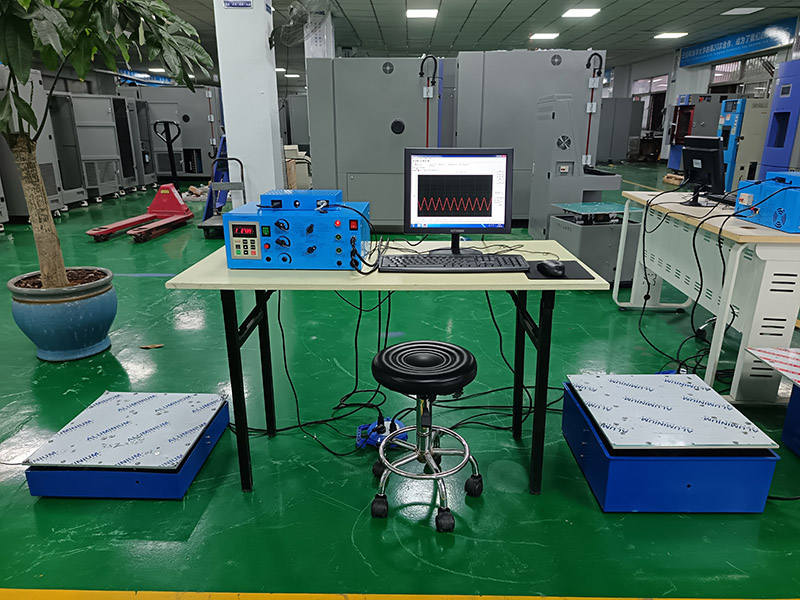 電磁（cí）式振（zhèn）動台三軸一體機