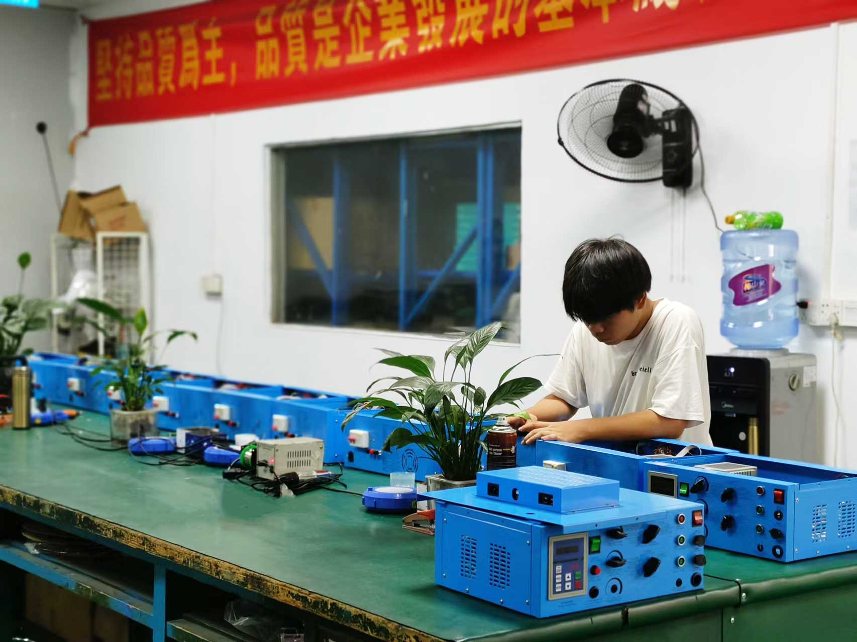 電磁（cí）式振動台